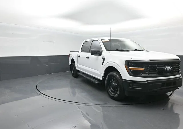 Used 2025 Oxford White Ford XL image 2