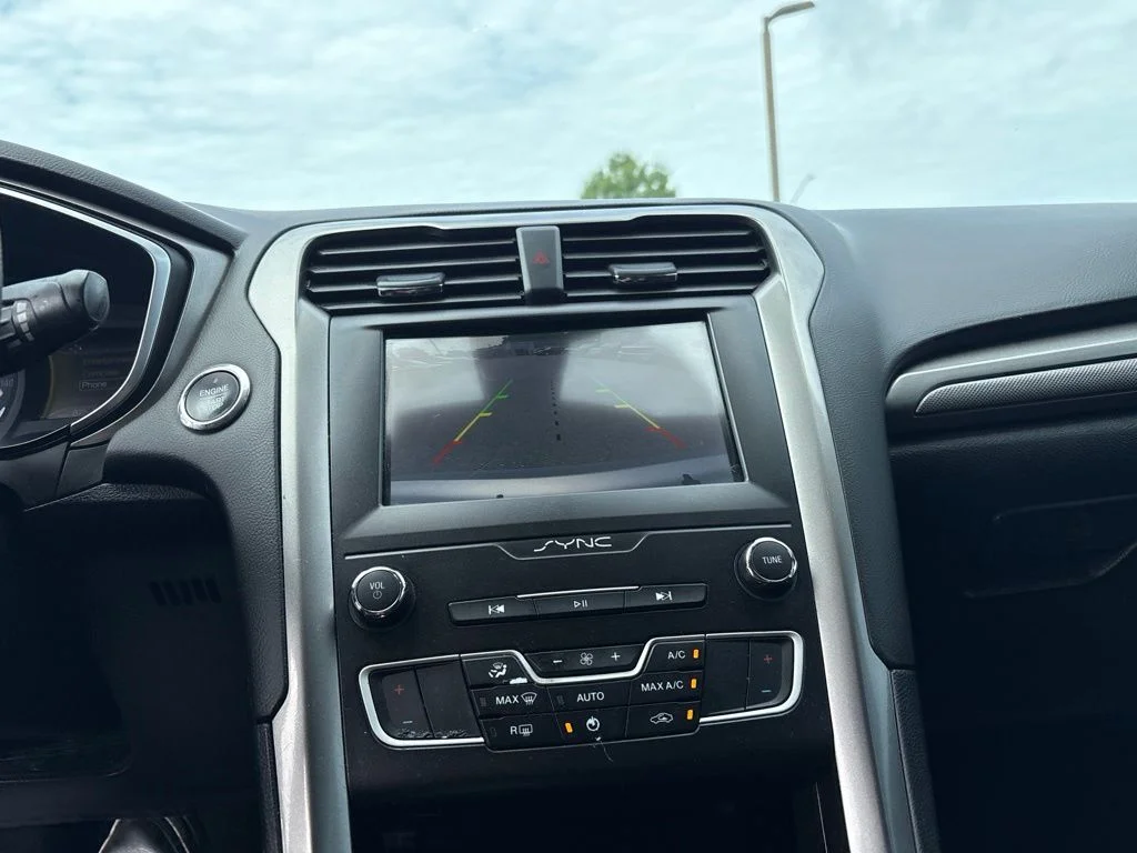 Used 2019 Silver Ford SE image 17