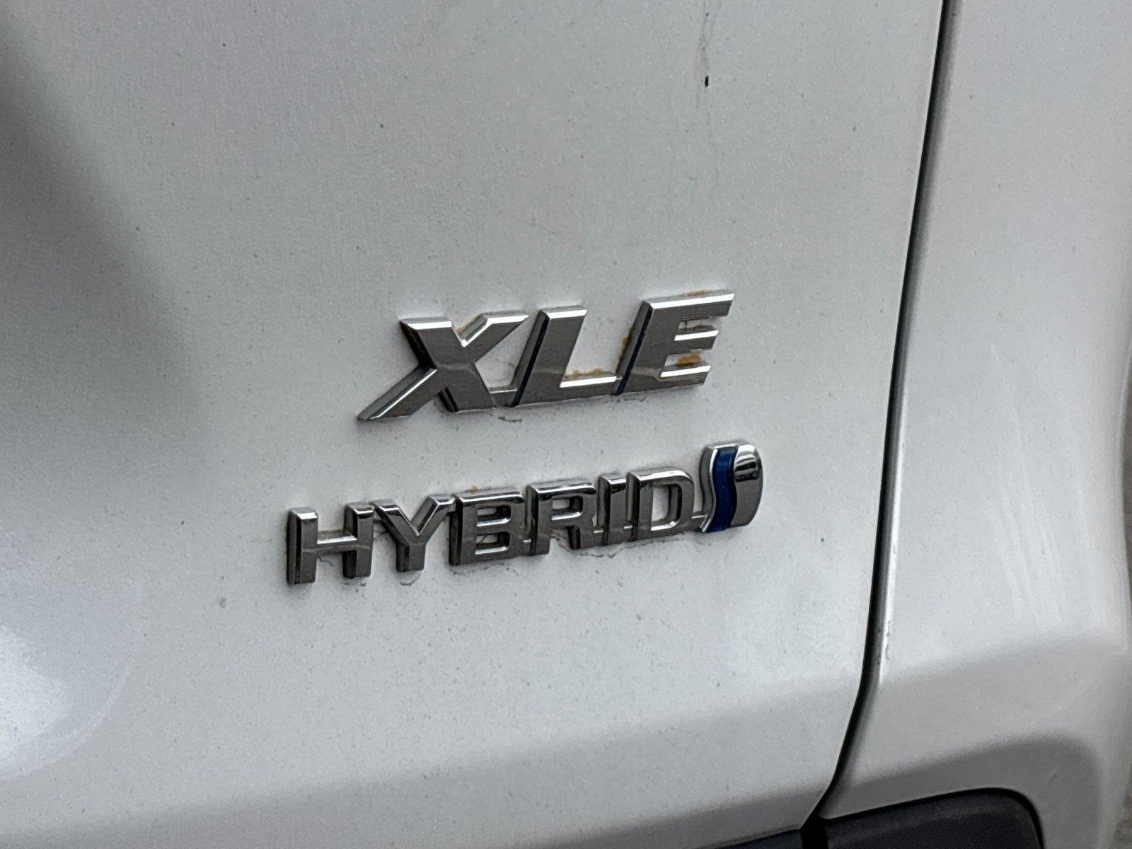 Used 2023 Wind Chill Pearl Toyota XLE Premium image 10