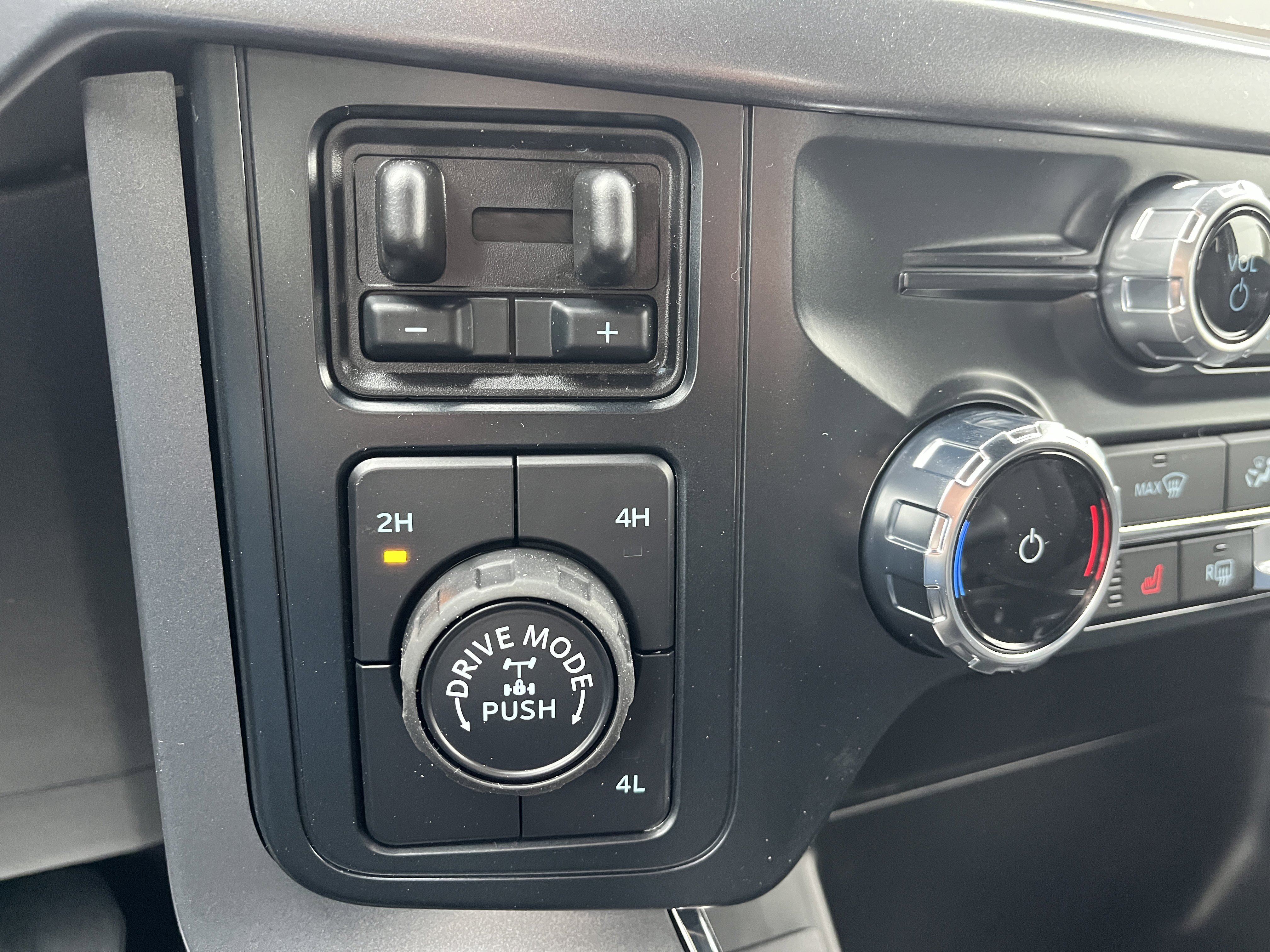 New 2026 Iconic Silver Metallic Ford XLT image 24