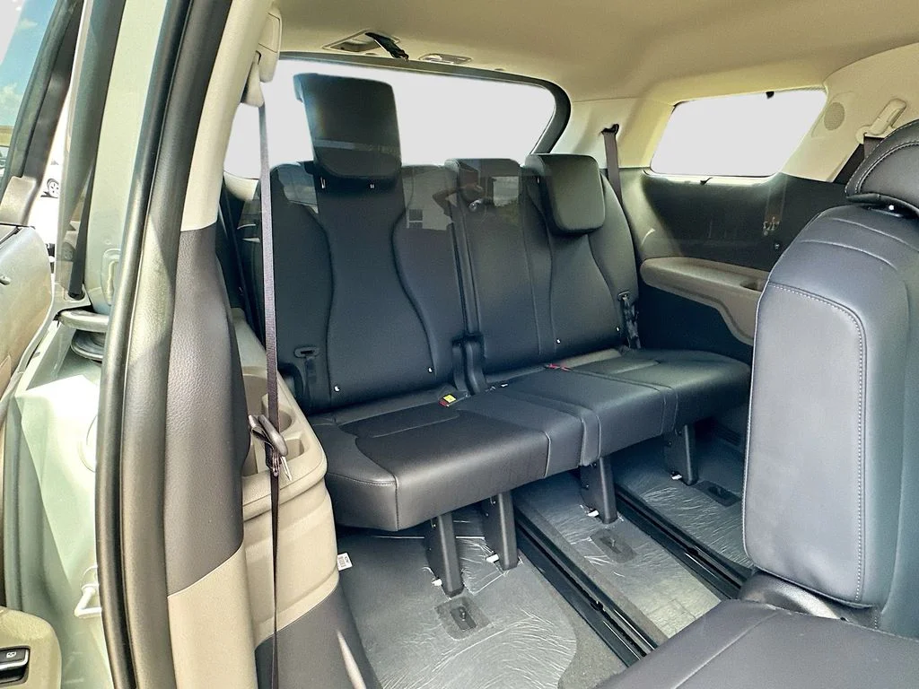 New 2026 Ivory Silver Kia EX image 27