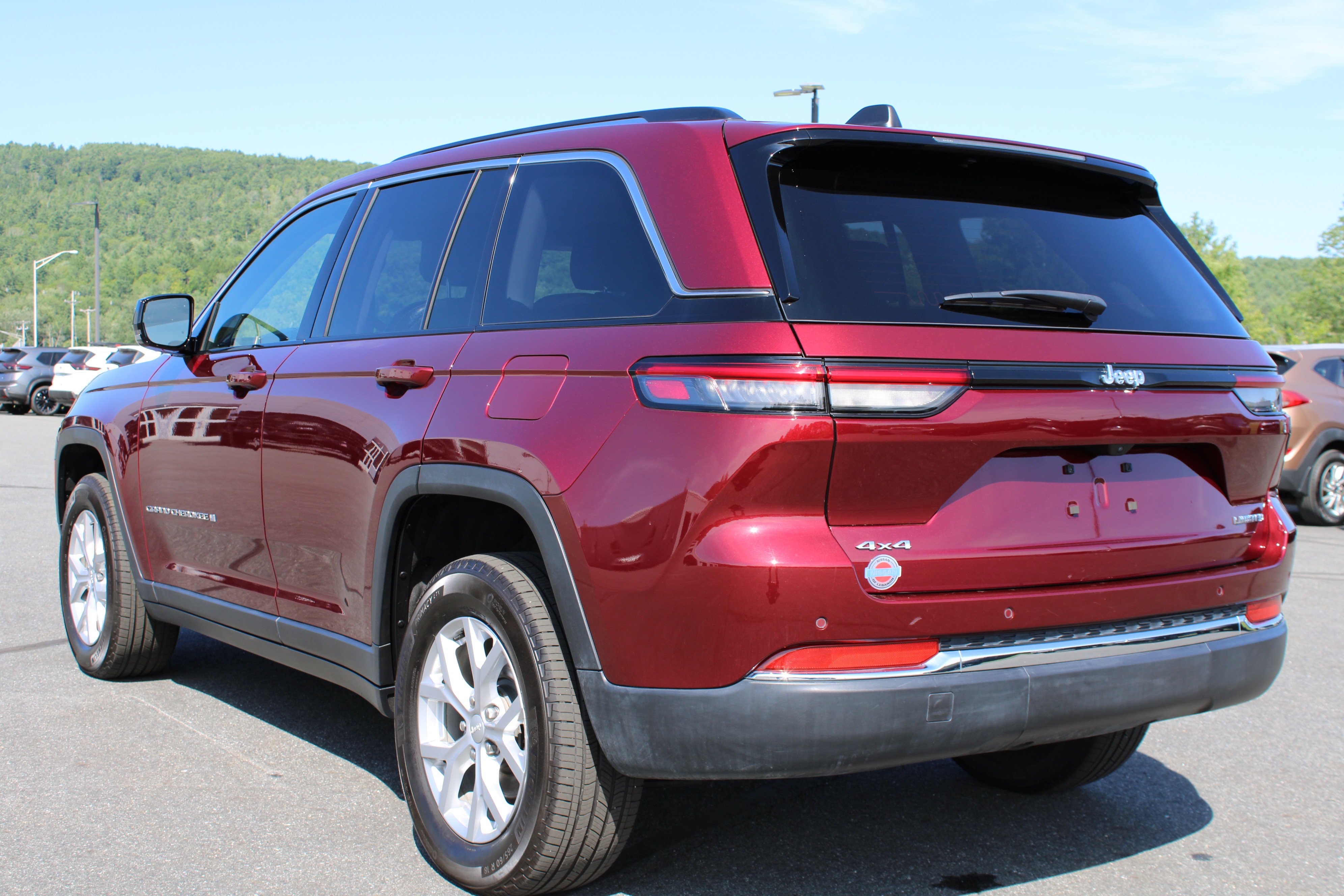 Used 2023 Velvet Red Pearlcoat Jeep Limited image 10
