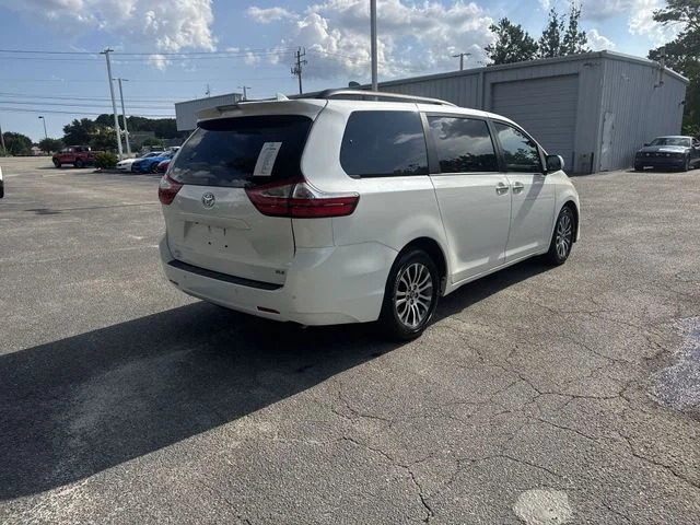 Used 2018 White Toyota XLE image 5