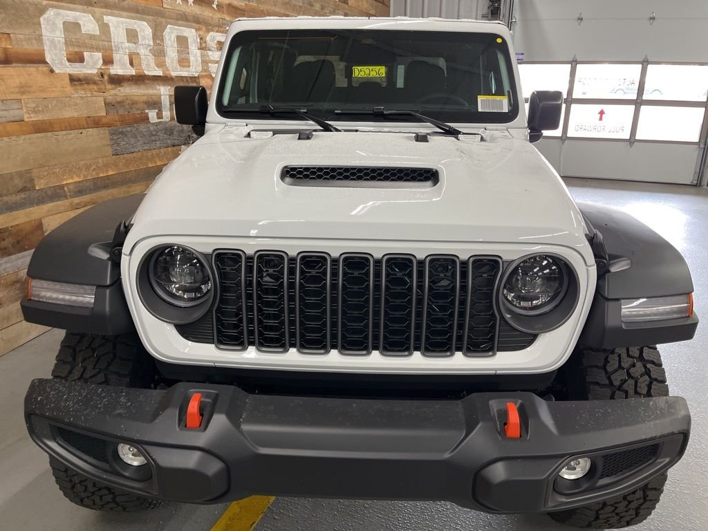 New 2026 Bright White Clear-Coat Exterior Paint Jeep Mojave image 8