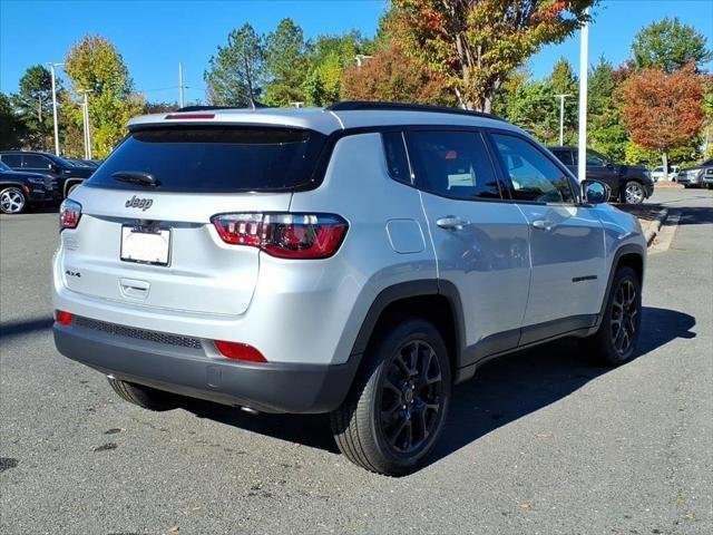 New 2026 Silver Zynith Metallic Clear-Coat Exterior Paint Jeep Latitude image 18