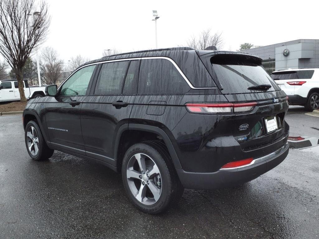 New 2024 Diamond Black Crystal Pearlcoat Jeep  image 17