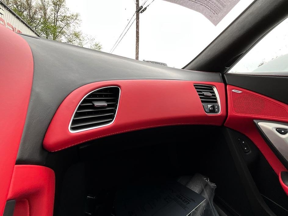 Used 2019 White Chevrolet ZR1 image 30