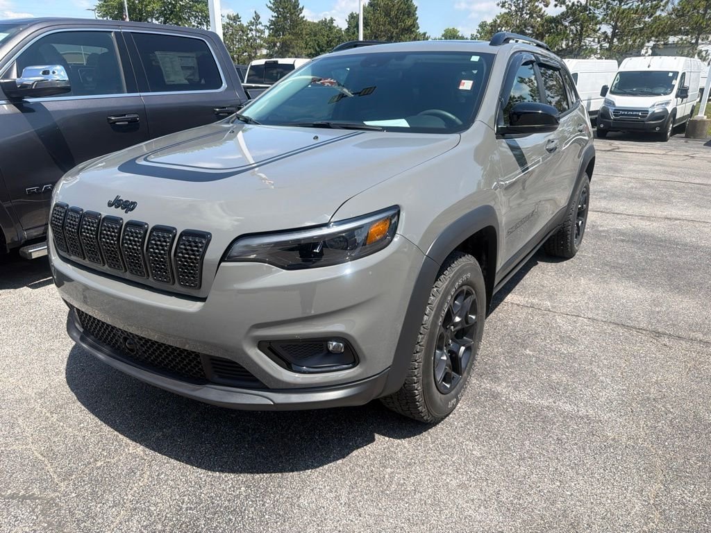 Gray 2022 Jeep Cherokee SUV / Crossover Four-Wheel Drive 