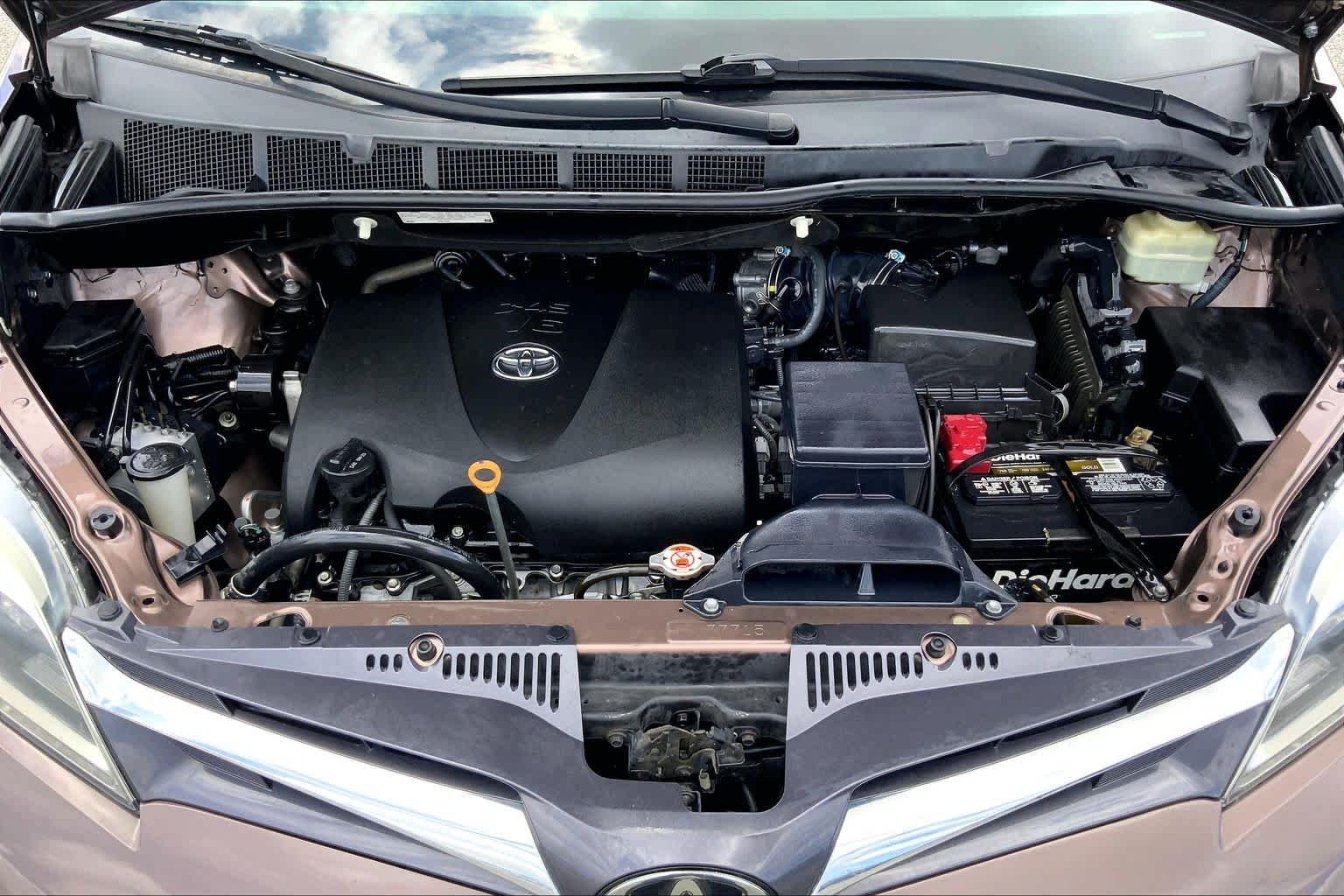 Used 2018 Toasted Walnut Pearl Toyota Limited image 31