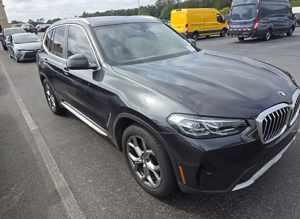 Used 2023 Gray BMW sDrive30i image 5