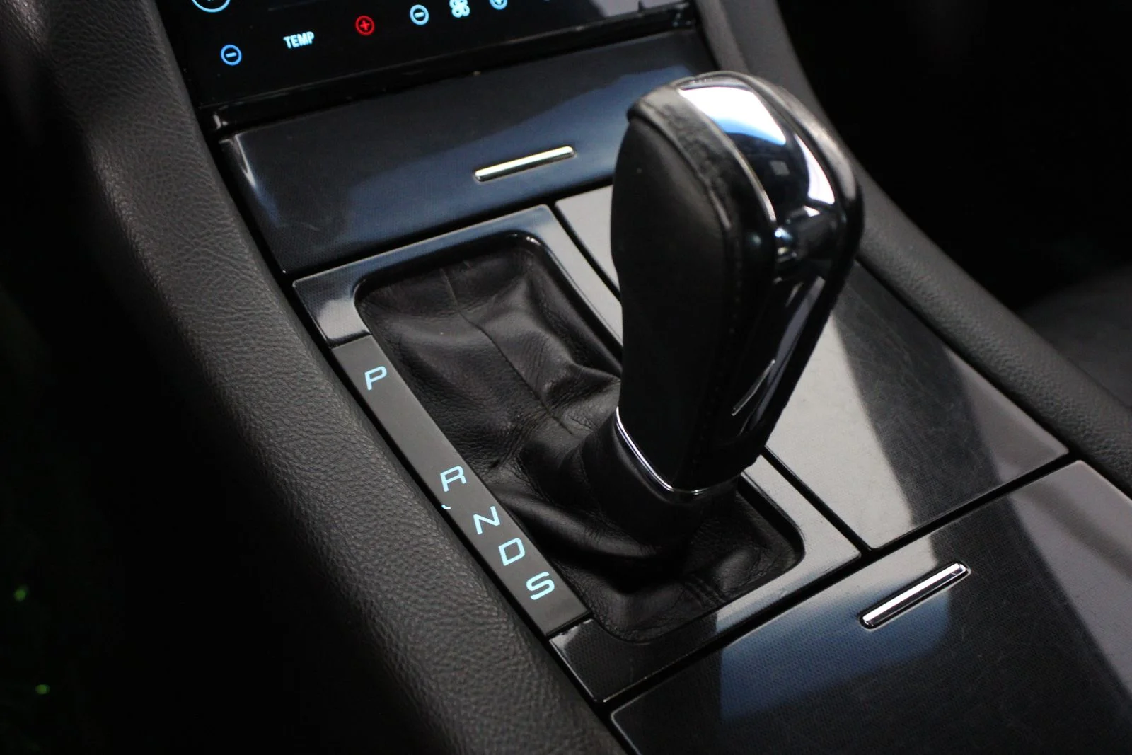 Used 2016 White Ford SHO image 20
