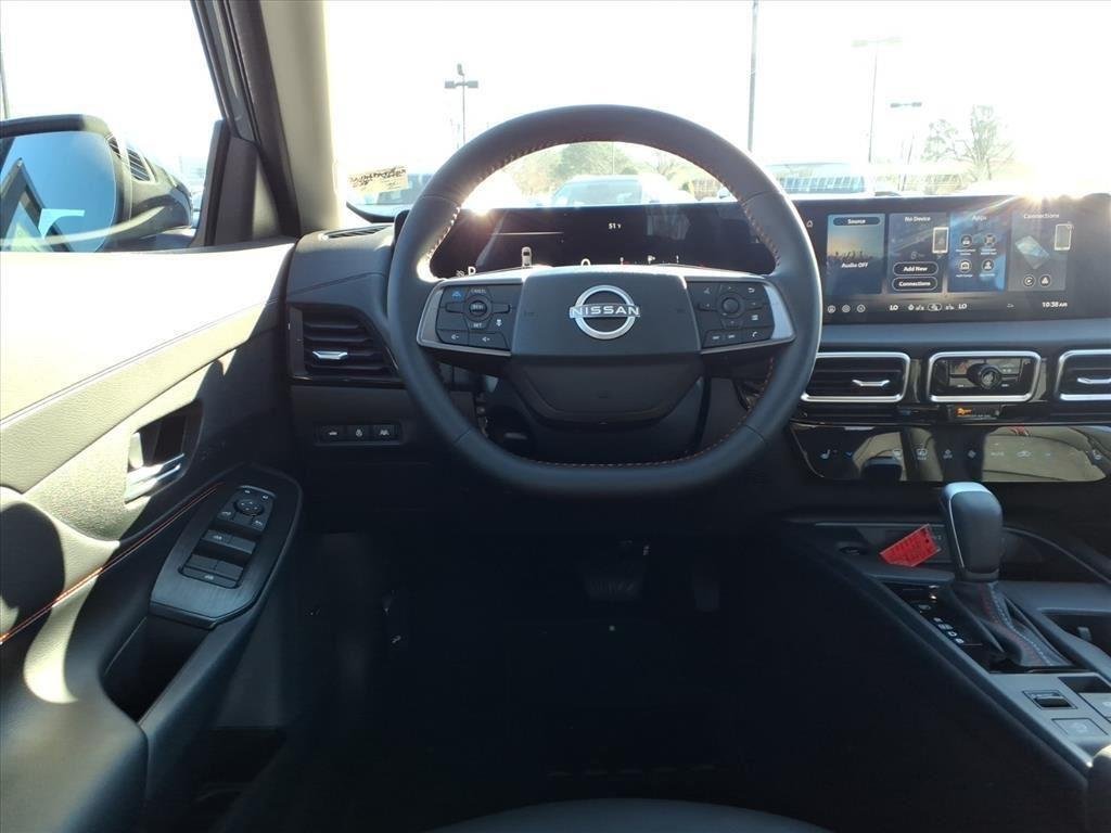New 2026 Aspen White TriCoat / Super Black Two-tone Nissan SR image 21
