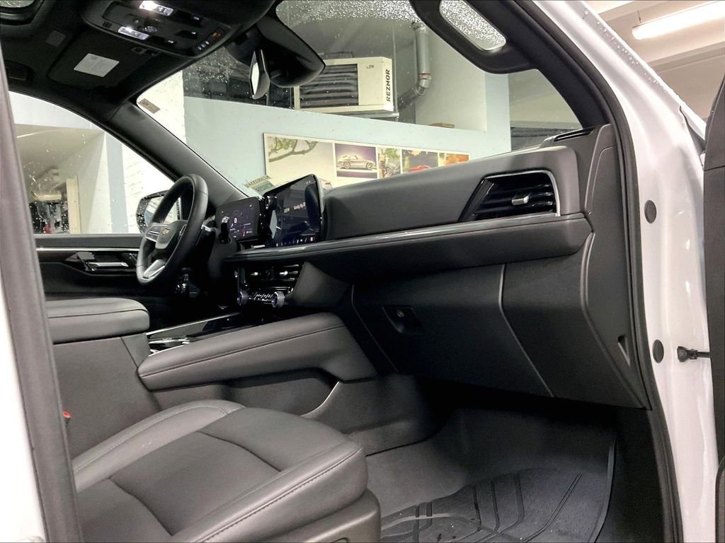 Used 2025 White Chevrolet LT image 14