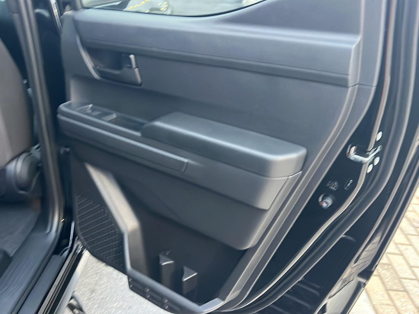 2025 Toyota Tacoma SR5 - Photo 14