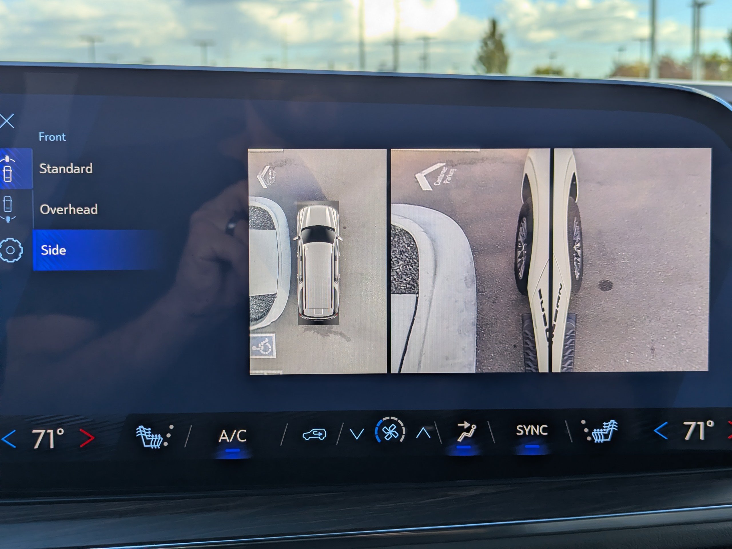 2025 Chevrolet Suburban Z71 - Photo 26