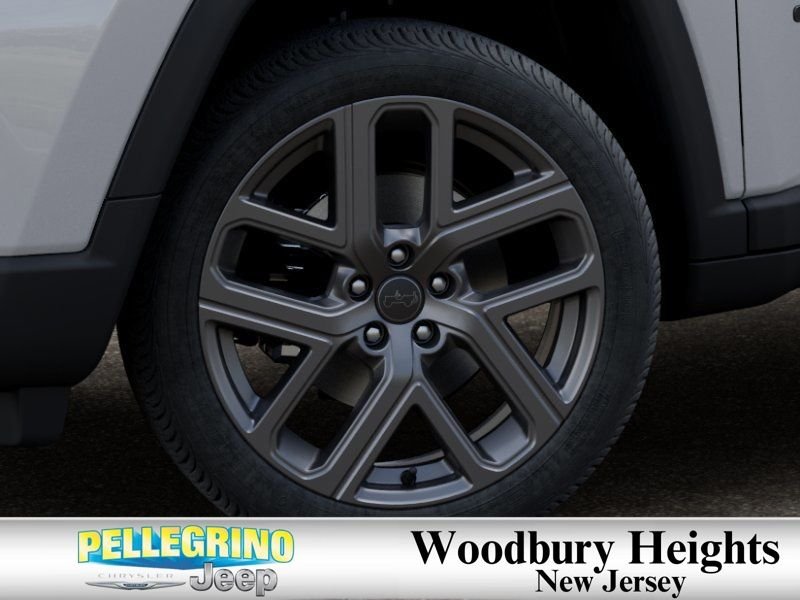 New 2025 Bright White Clear-Coat Exterior Paint Jeep Limited image 8