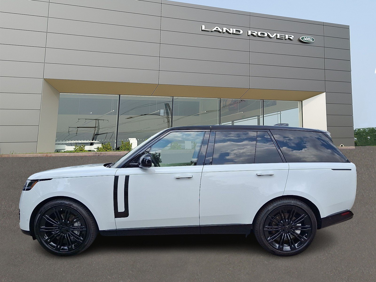 New 2026 Fuji White LAND ROVER SE image 6