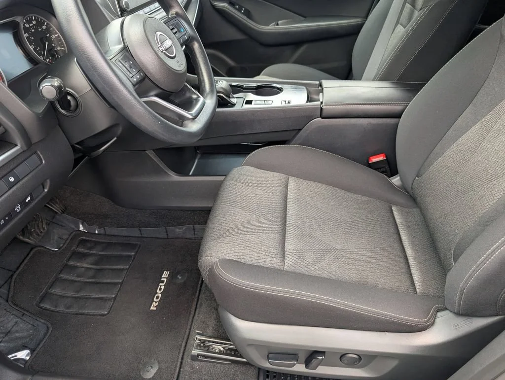 Used 2024 Gray Nissan SV image 9