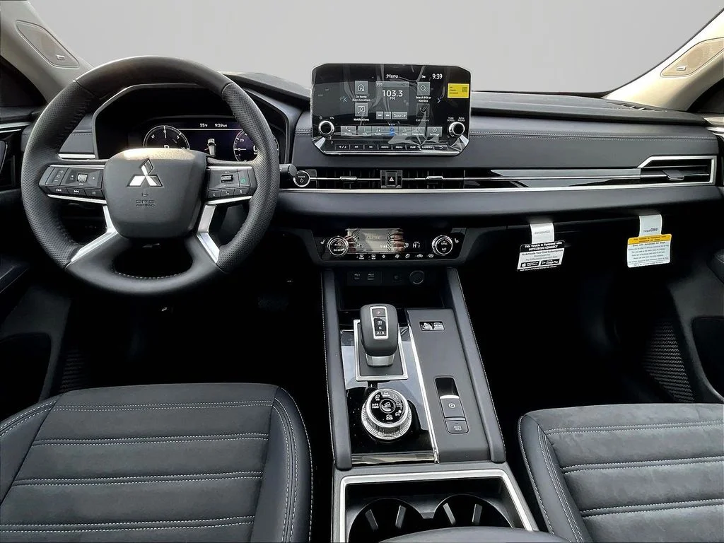 New 2025 Silver Mitsubishi SE image 6