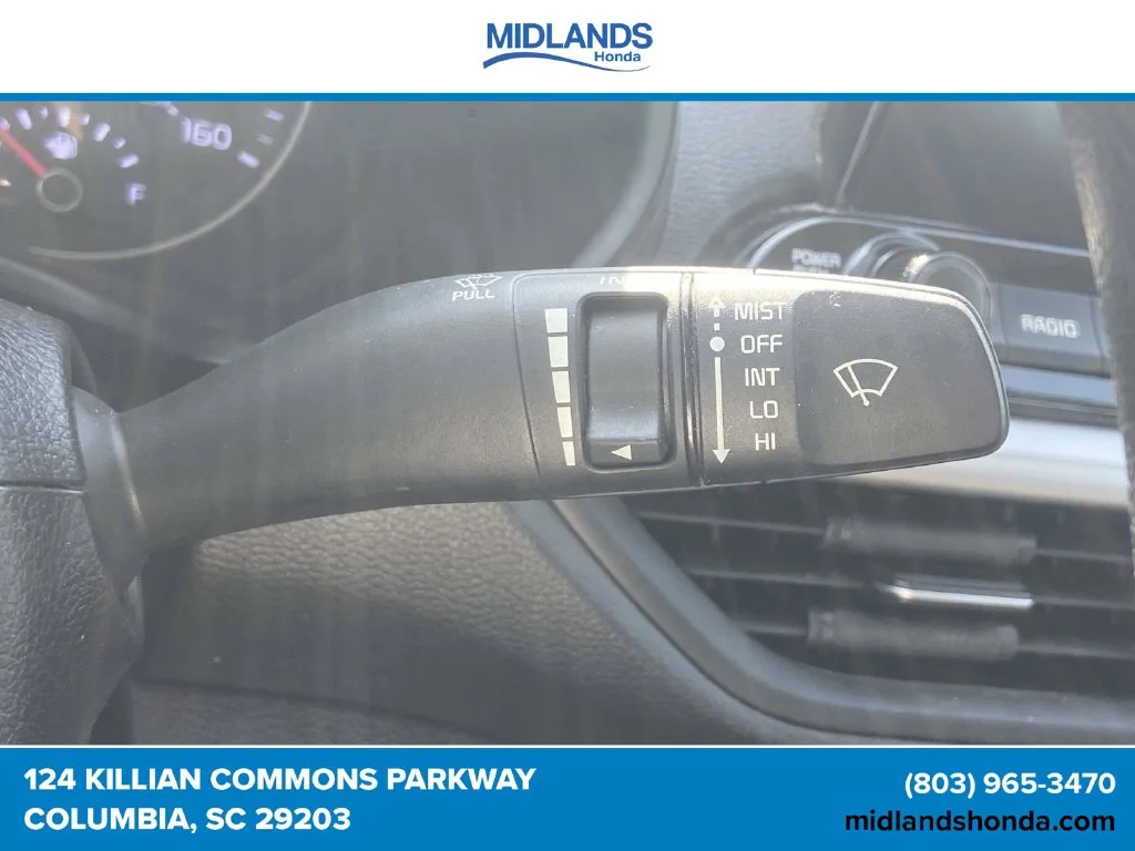 Used 2021 Snow White Pearl Kia LXS image 21