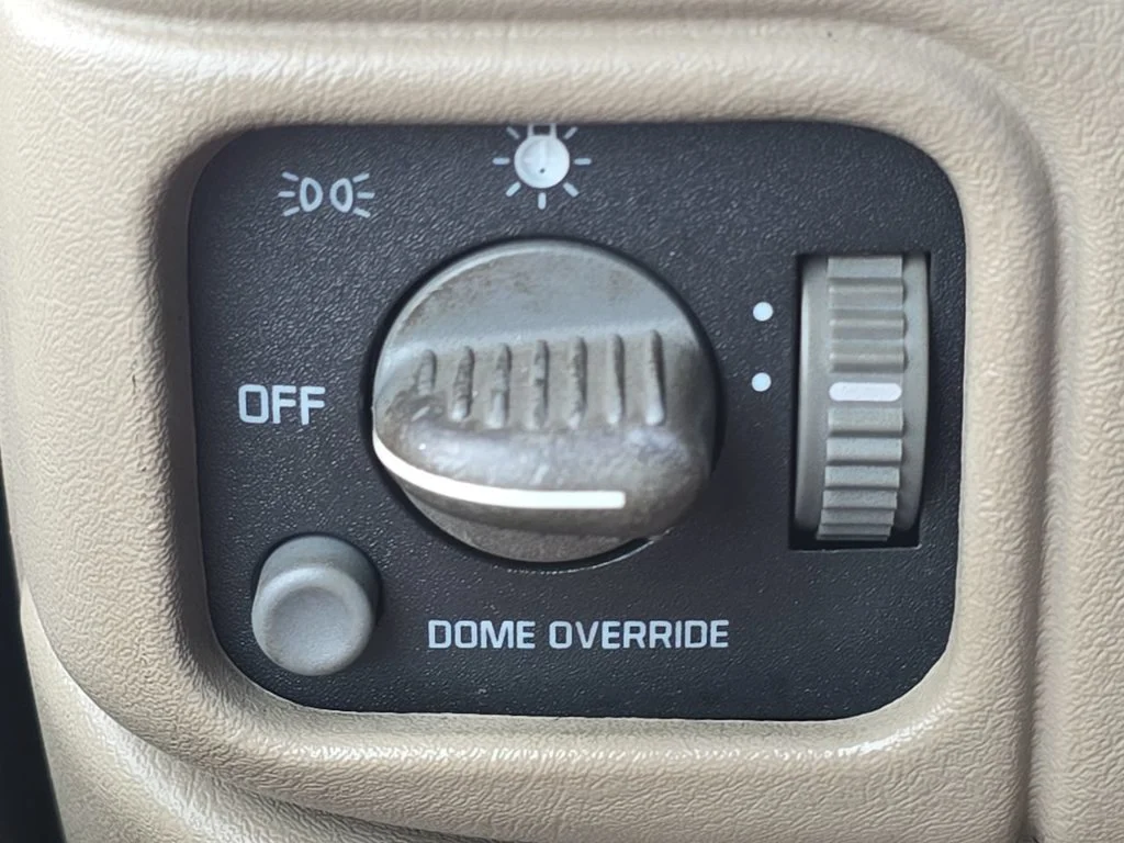 Used 1996  GMC SL image 18