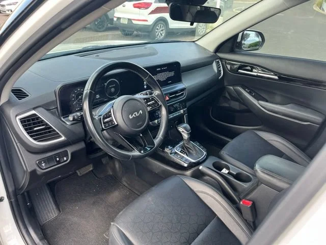 Certified Used 2024 Snow White Pearl Kia EX image 17