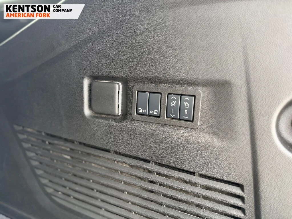 2025 Chevrolet Suburban High Country - Photo 37