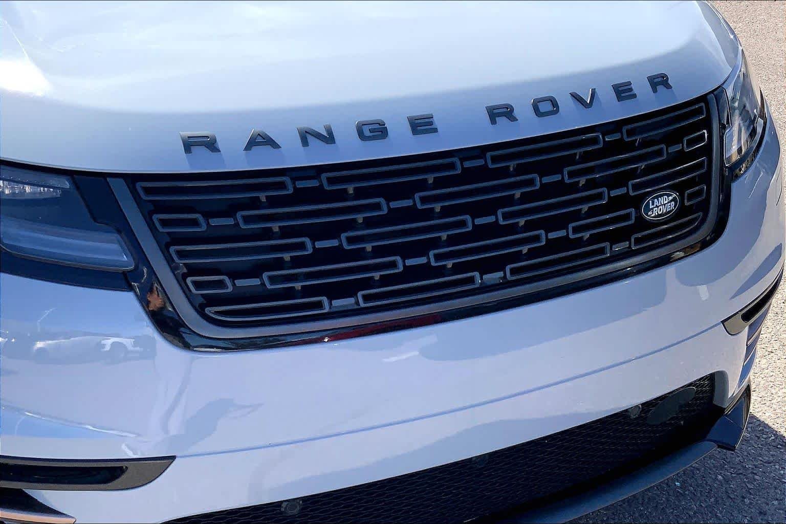 Certified Used 2025 Arroios Grey Metallic Land Rover Dynamic SE image 27