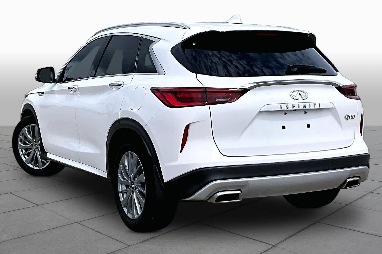 Used 2023 Lunar White INFINITI LUXE image 12