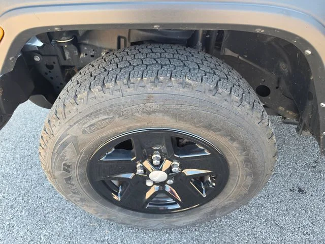Used 2023 Gray Jeep Sport S image 18