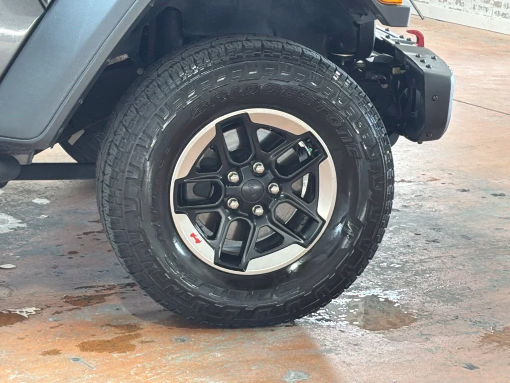 Used 2018 Granite Crystal Metallic Clearcoat Jeep Unlimited Rubicon image 9