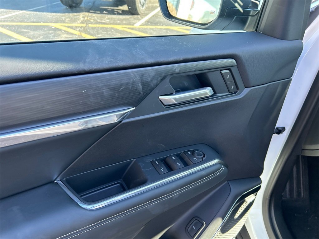 2026 GMC ACADIA - Image 13