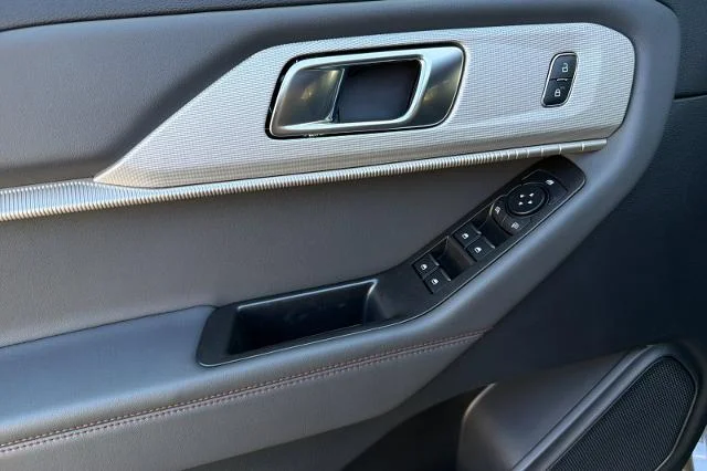 New 2027 Carbonized Gray Metallic Ford Active image 32