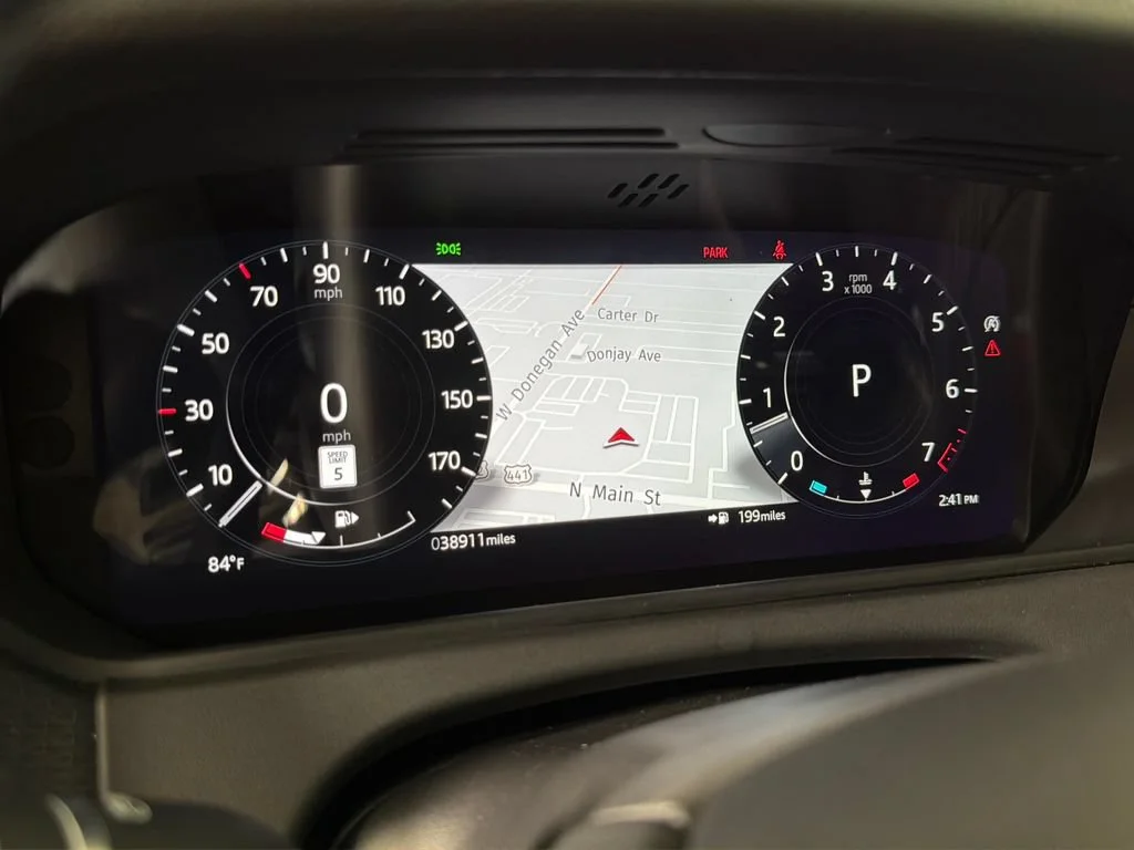 Used 2023 White Land Rover R-Dynamic S image 36