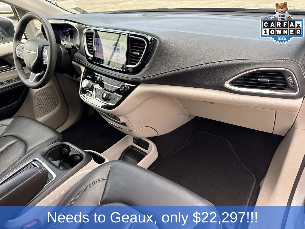 Used 2023 Silver Chrysler Touring L image 30