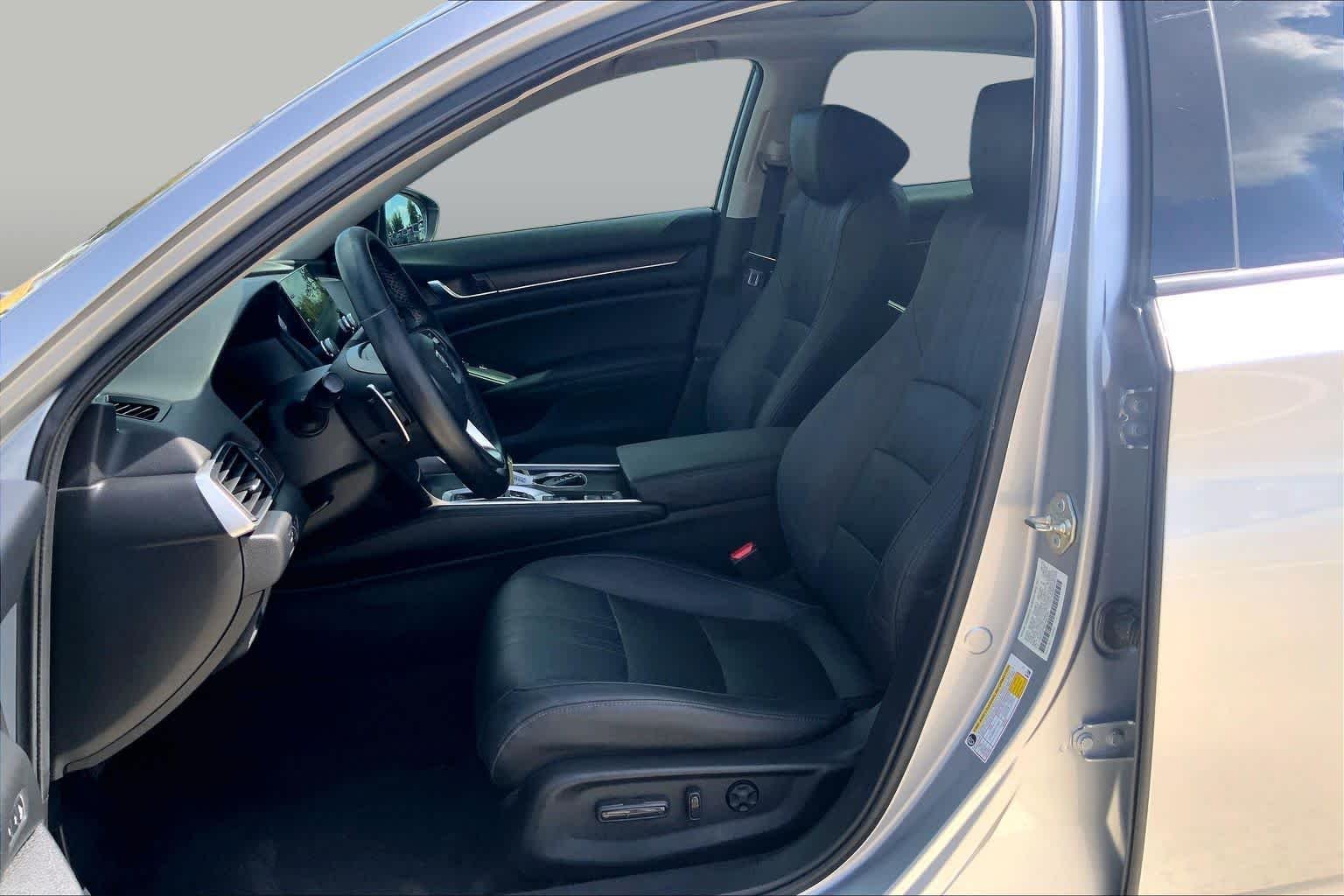 Used 2019 Lunar Silver Metallic Honda EX-L image 8