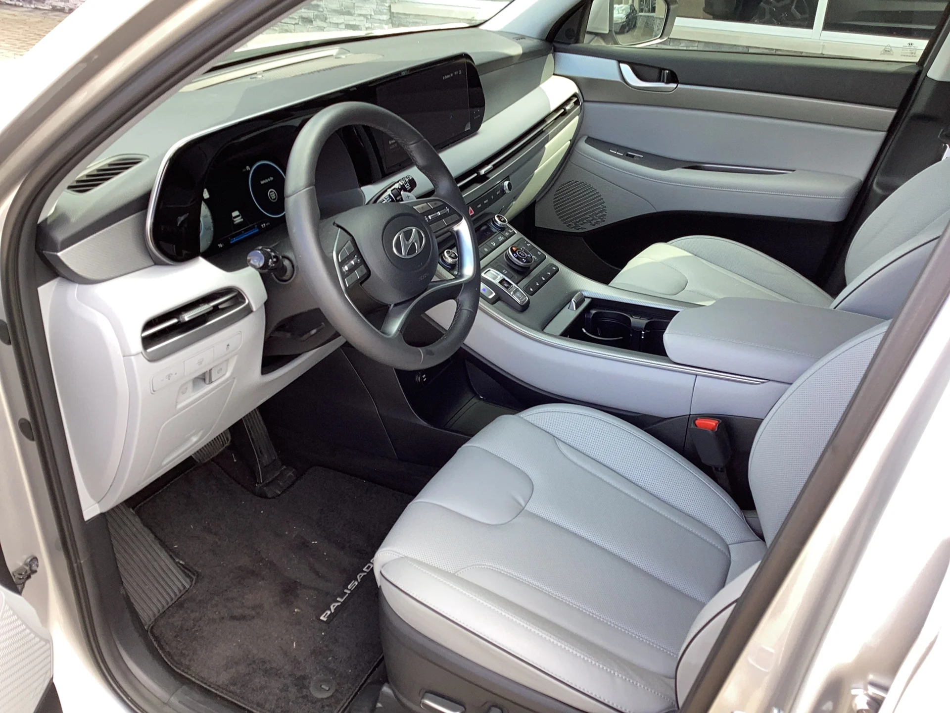 Certified Used 2025 Typhoon Silver Hyundai SEL Premium image 10