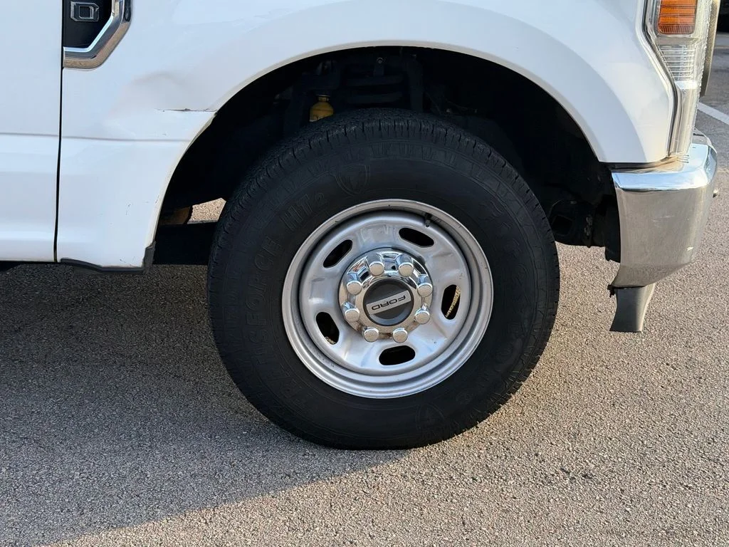 Used 2020 White Ford XL image 9