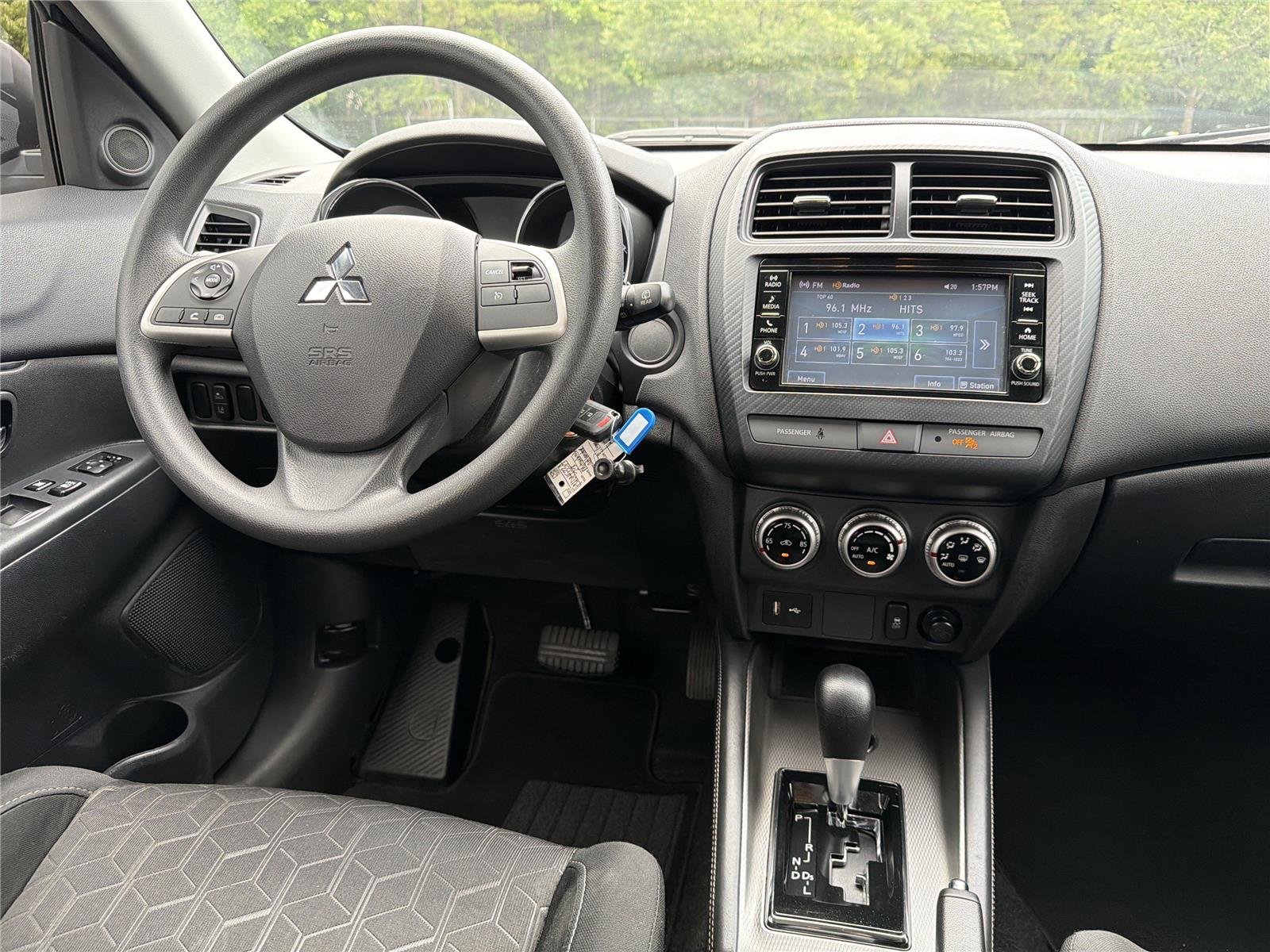 Used 2023 White Diamond Mitsubishi ES image 3