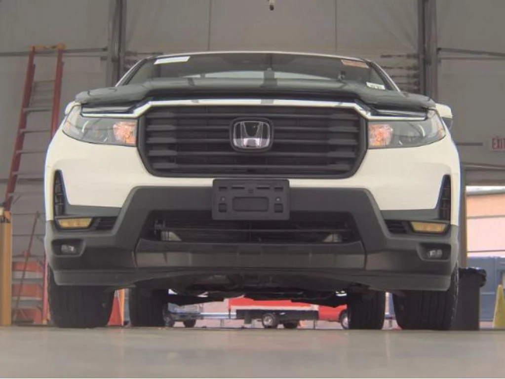 Used 2023 Platinum White Pearl Honda RTL image 3