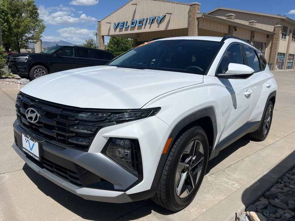 Used 2025 White Hyundai SEL image 3