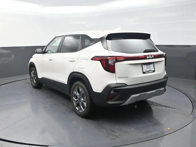 Used 2024 White Kia LX image 7