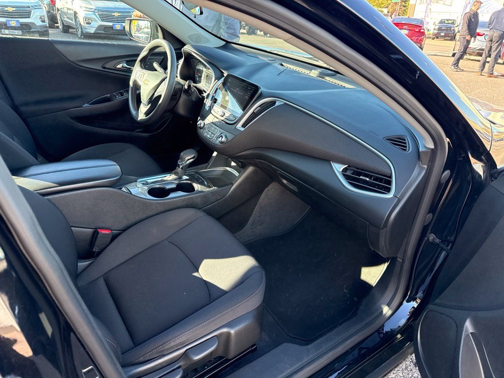 Used 2024 Mosaic Black Metallic Chevrolet 1LT image 34