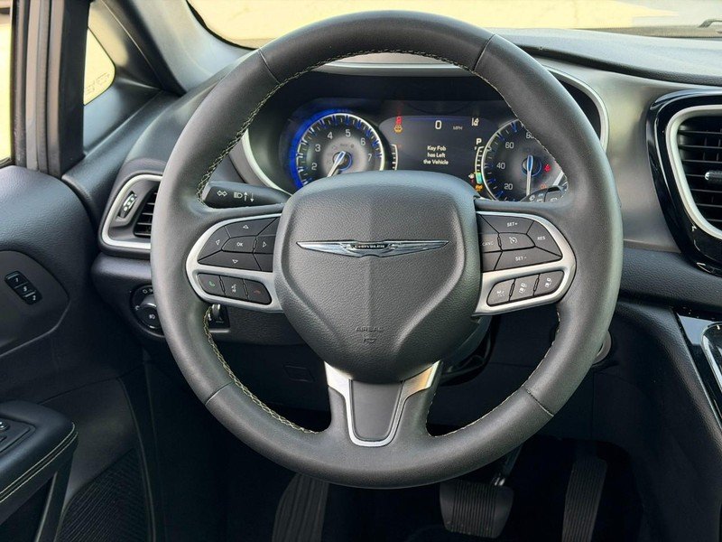 Used 2025 Ceramic Gray Clearcoat Chrysler Select FWD image 13