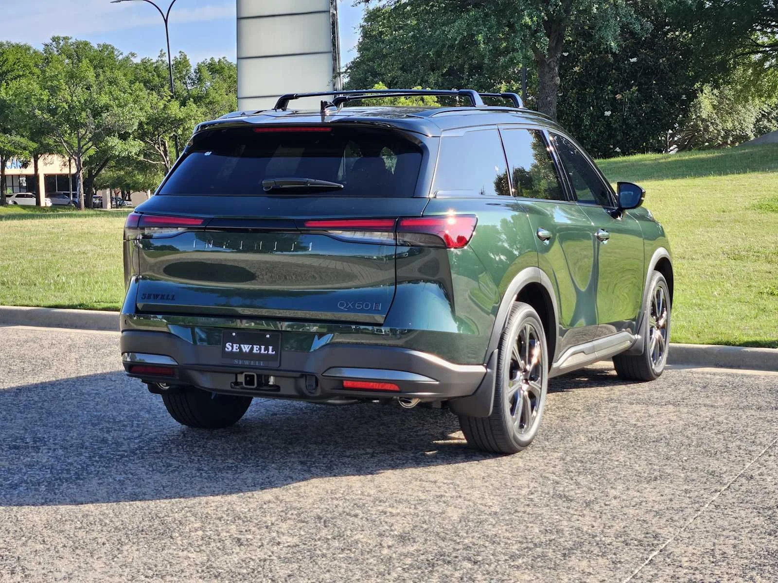New 2027 2T DEEP EMRLD INFINITI Autograph AWD image 4