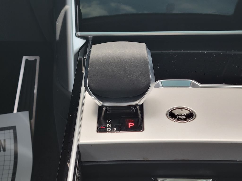 Used 2026 White Land Rover SE image 18