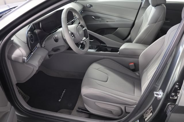 2025 Hyundai Elantra Blue - Photo 18