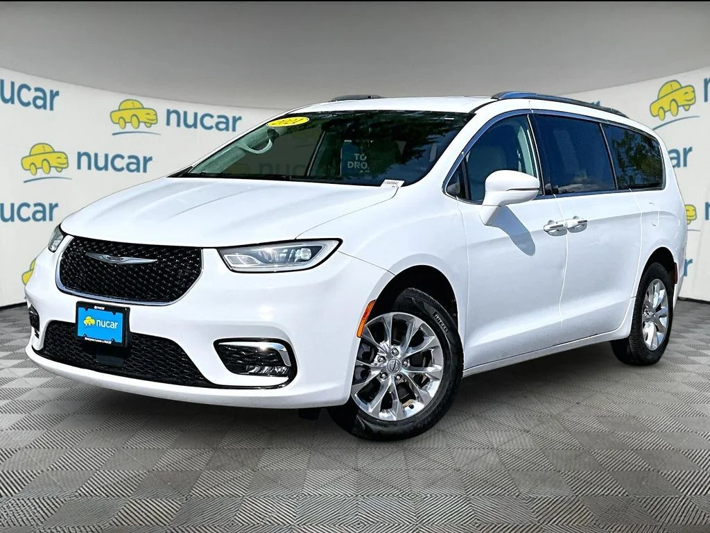 Used 2021 Bright White Clearcoat Chrysler Touring L image 3