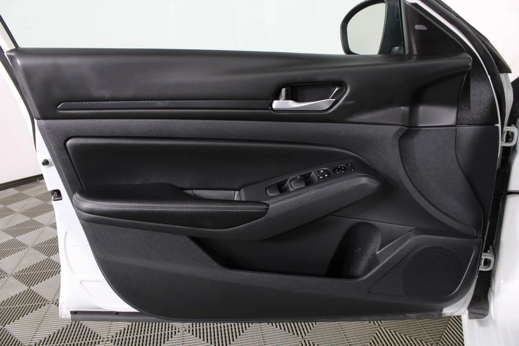 2025 Nissan Altima SV - Photo 10