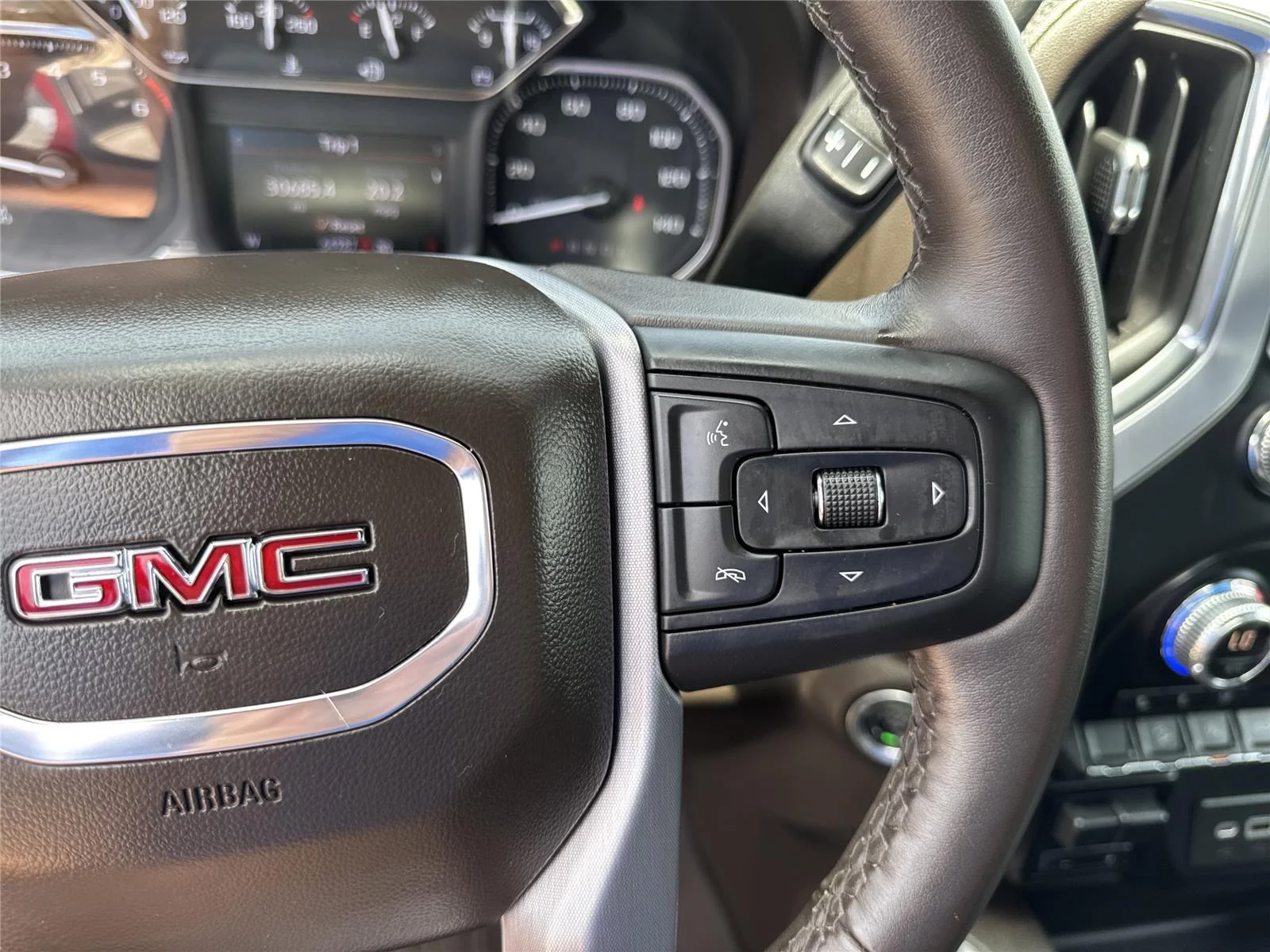 Used 2021 CAYENNE RED TINTCOAT GMC SLT image 22